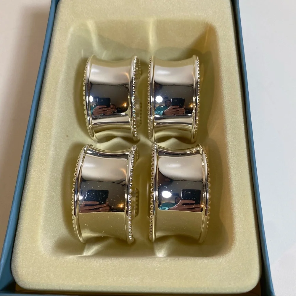 NIB Set Of 4 Reed & Barton Silver Plate Napkin Rings